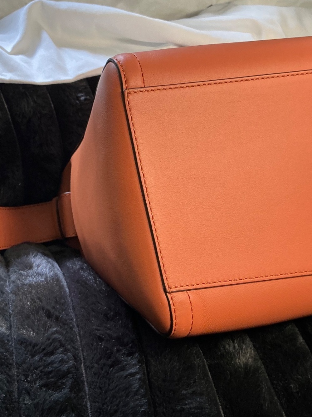 MCM NWT Diamant 3D Leather Messenger BAG comes with dust bag - Picture 4 of 13